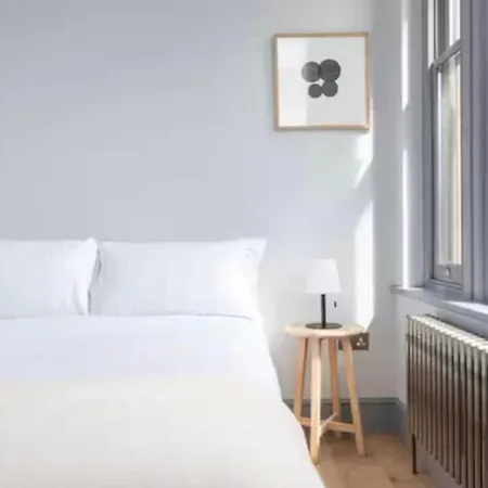 Apartment Bishops Way London