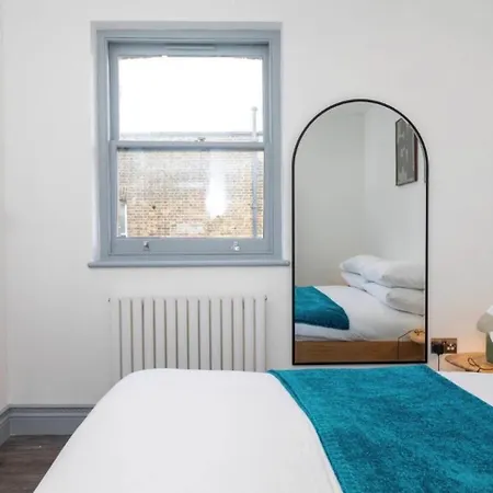 Bishops Way Apartment *