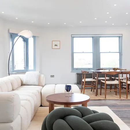 Bishops Way Apartment *