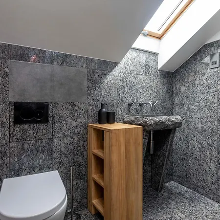 Bishops Way Apartment *