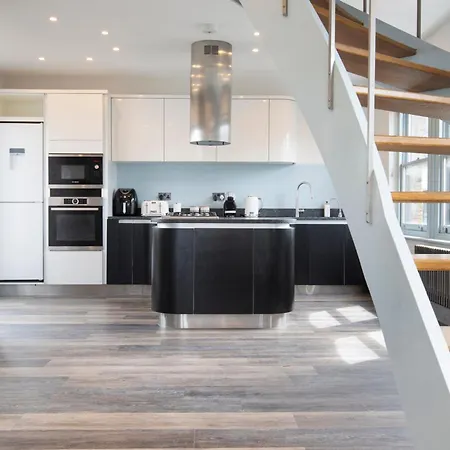 Apartment Bishops Way London