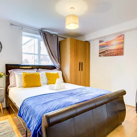 Apartment Spacious 2-bed Family With Pets Welcome London