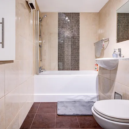 Spacious 2-bed Family With Pets Welcome Apartment London