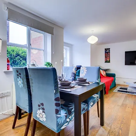 Apartment Spacious 2-bed Family With Pets Welcome *