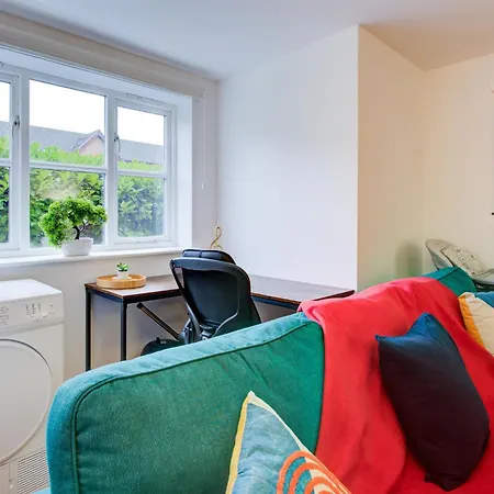 Apartment Spacious 2-bed Family With Pets Welcome London