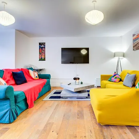 Spacious 2-bed Family With Pets Welcome Apartment *