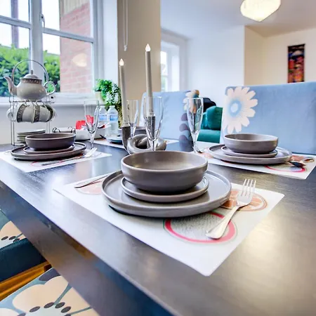 Spacious 2-bed Family With Pets Welcome Apartment