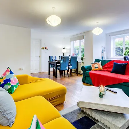 Apartment Spacious 2-bed Family With Pets Welcome London
