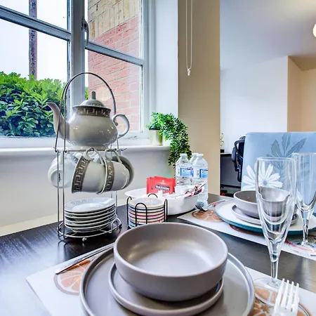 Spacious 2-bed Family With Pets Welcome Apartment *