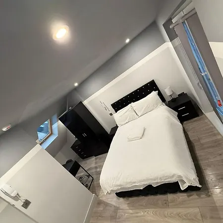 Letzi Private En-suite, Near Heathrow Airport T3 Guest house Hayes (Greater London)