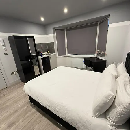 Letzi Private En-suite, Near Heathrow Airport T3 * Hayes (Greater London)