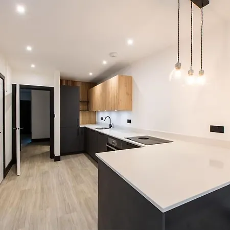 Beautiful Modern Eco Friendly 2 Bed House With Garden -