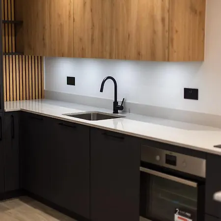 Beautiful Modern Eco Friendly 2 Bed House With Garden - *