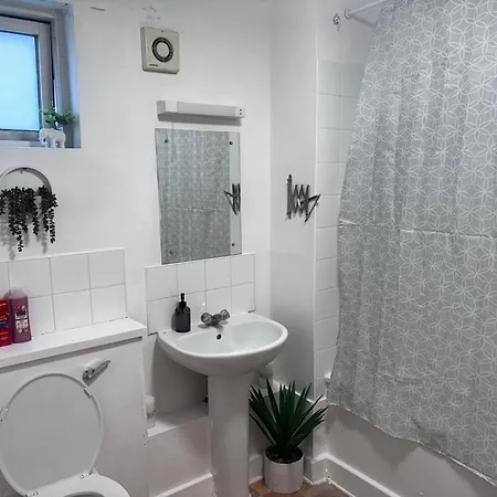 Cosy 1 Bed Flat Wembley London