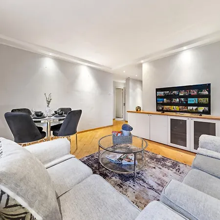 Elegant Retreat - Sleeps 6 - Close To Putney & Stamford Bridge Apartment *