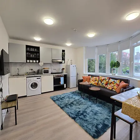 A Tranquil Retreat In Golders Apartment *