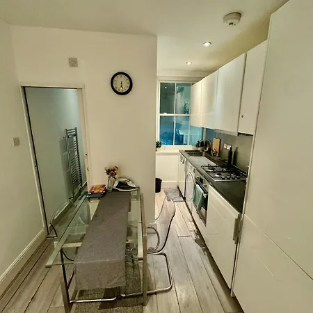 King's Cross Private Bedrooms Homestay *