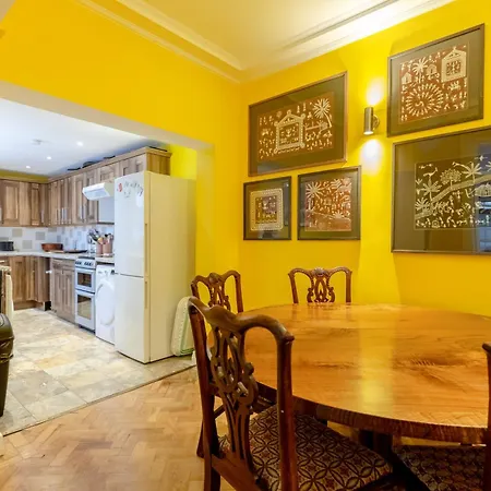 Apartment Regal Haven 4 Bed Near Buckingham Palace London