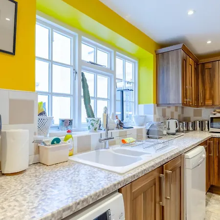 Regal Haven 4 Bed Near Buckingham Palace Apartment *