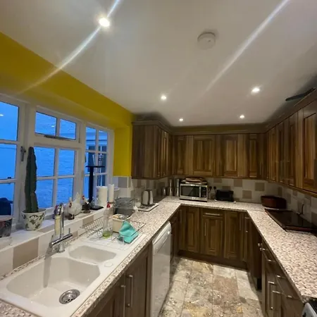 Regal Haven 4 Bed Near Buckingham Palace Apartment *