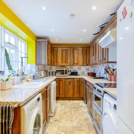 Regal Haven 4 Bed Near Buckingham Palace Apartment London
