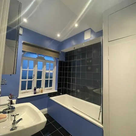 Regal Haven 4 Bed Near Buckingham Palace *