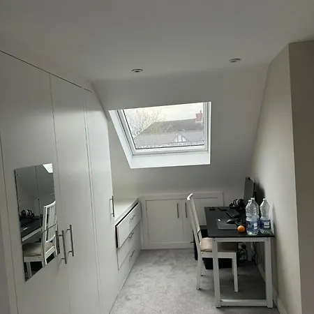 Homestay House Kt5 9lw, 119 Beresford Avenue Surbiton, Kingston *