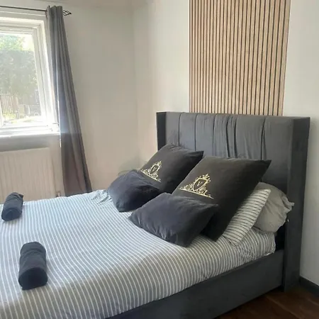 Cosy 2 Bed East