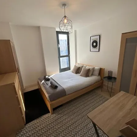 Cosy 2 Bed East * London