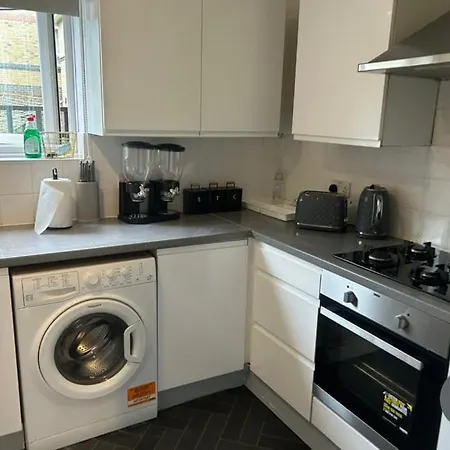 Cosy 2 Bed East Apartment