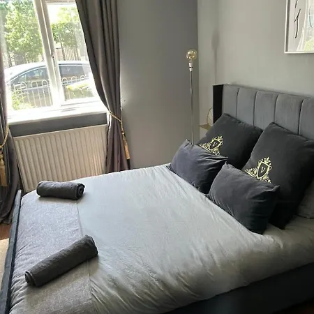 Cosy 2 Bed East Apartment *