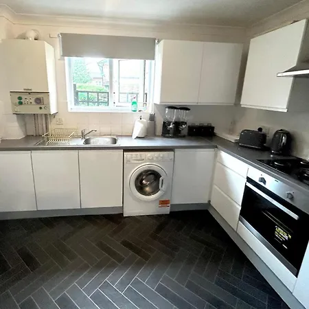 Cosy 2 Bed East Apartment London