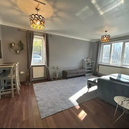 Cosy 2 Bed East