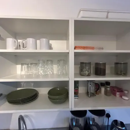 London 1 Bed Location Apartment *