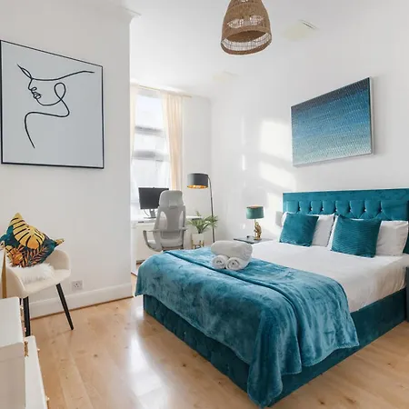 Apartment Chic In Hyde Park