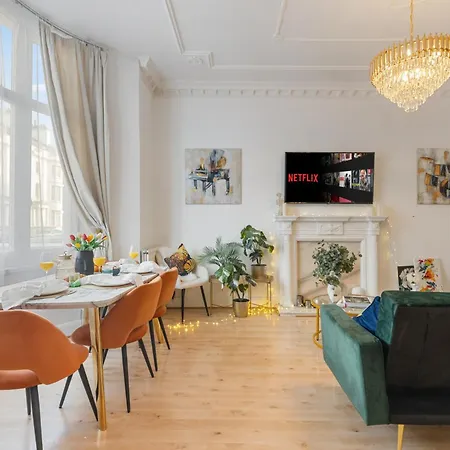 Chic In Hyde Park Apartment London