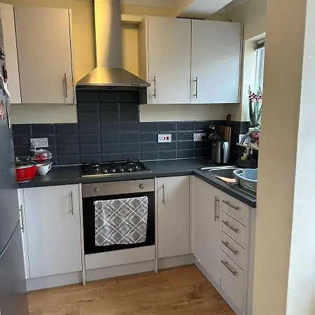 Homestay House Kt5 9lw, 119 Beresford Avenue Surbiton, Kingston *