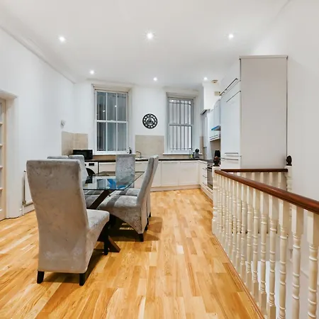 Apartment Fulham Unique & Large Flat With 2 Full En-suites London