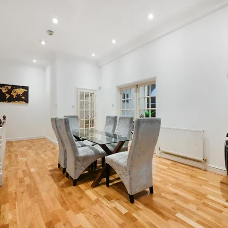 Fulham Unique & Large Flat With 2 Full En-suites