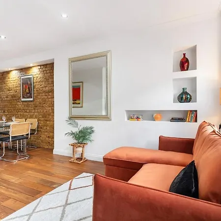 Charming Covent Garden, Air-con Sleeps 6 Apartment London