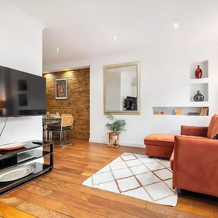 Charming Covent Garden, Air-con Sleeps 6
