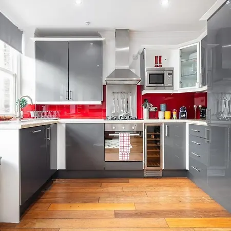 Charming Covent Garden, Air-con Sleeps 6 Apartment London