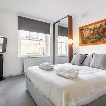 Charming Covent Garden, Air-con Sleeps 6 London