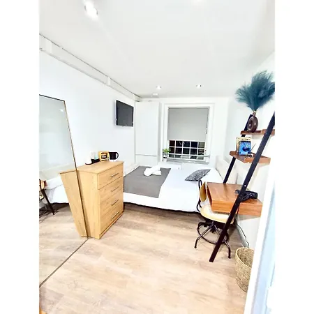 Appartement 4 Bedrooms Flat In