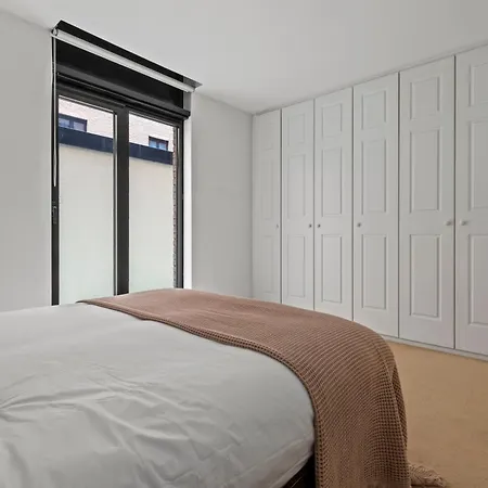 Londwell, Knightsbridge Luxury Balcony Penthouse Apartment *
