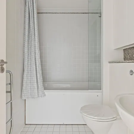 Londwell, Knightsbridge Luxury Balcony Penthouse Apartment *