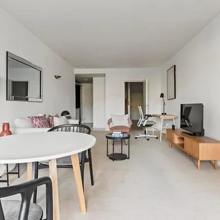 Londwell, Knightsbridge Luxury Balcony Penthouse Apartment *