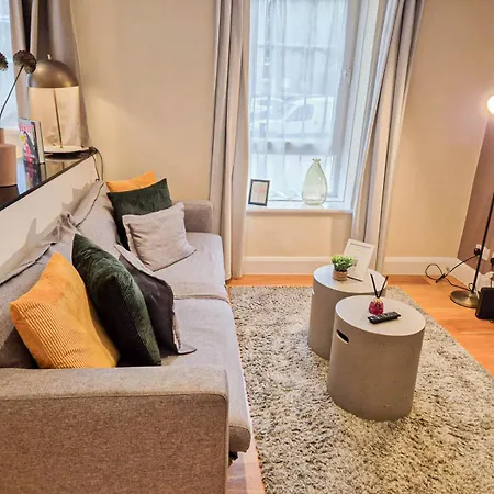 Chic 2-bedroom Flat In Vauxhall Near The Oval London
