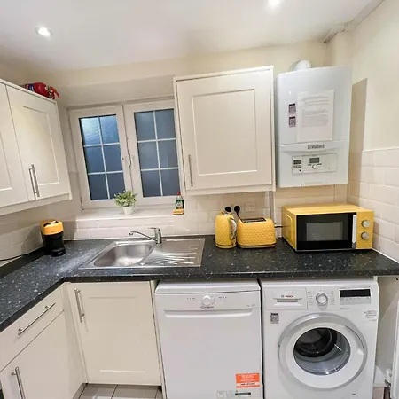 Chic 2-bedroom Flat In Vauxhall Near The Oval London