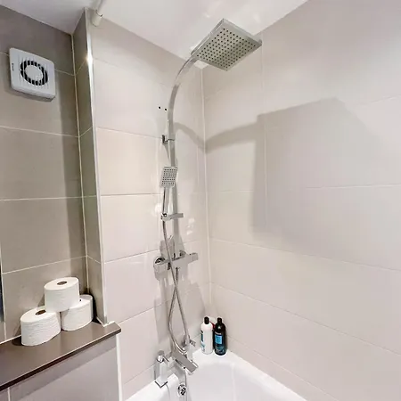 Chic 2-bedroom Flat In Vauxhall Near The Oval London